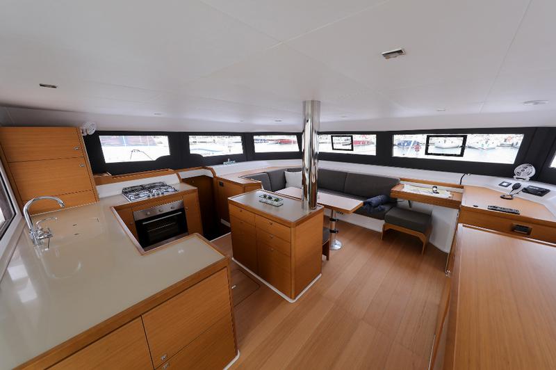 Book yachts online - catamaran - Dufour 48 - BE MINE - rent