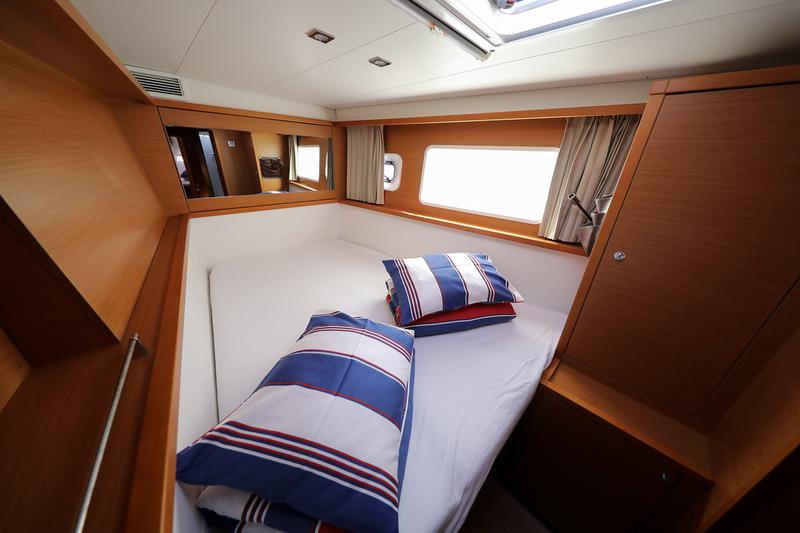 Book yachts online - catamaran - Lagoon 450 - DORKA V - rent