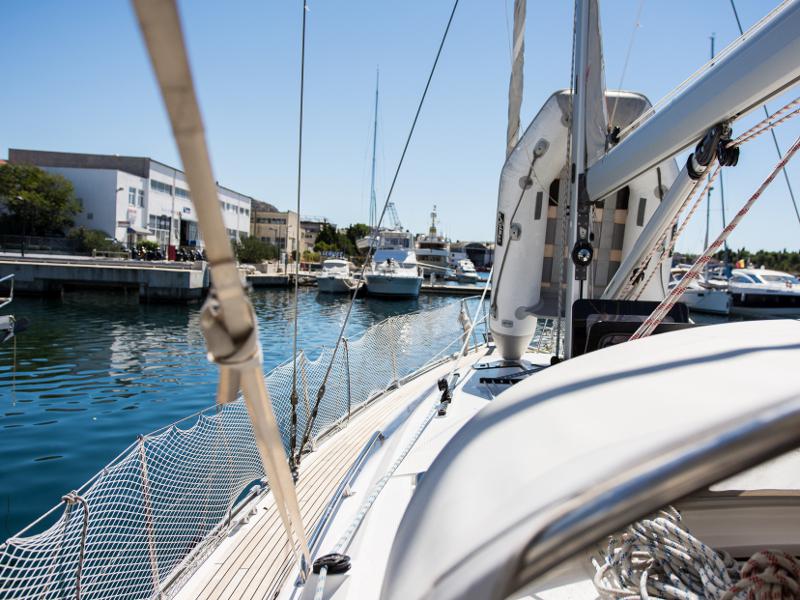 Book yachts online - sailboat - Bavaria Cruiser 41 - STAR KLEO - rent