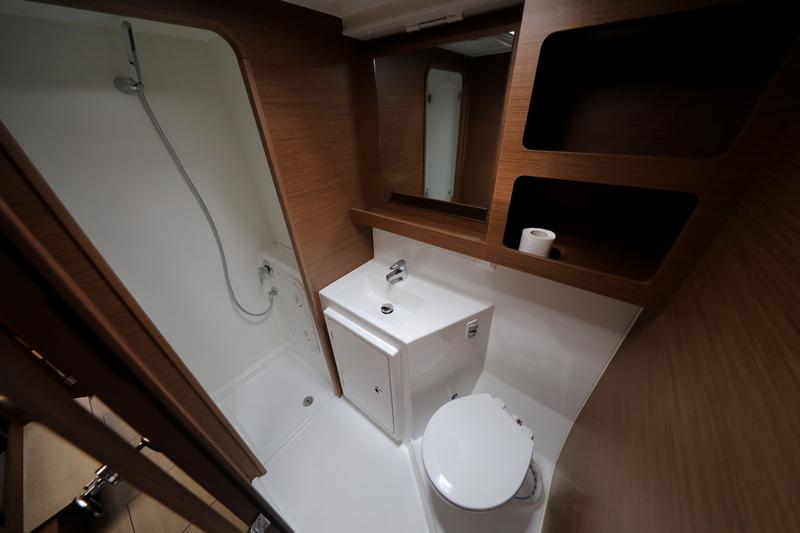 Book yachts online - catamaran - Lagoon 42 - SAPPHIRE - rent