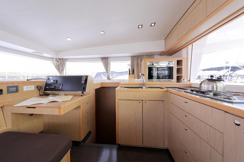 Book yachts online - catamaran - Lagoon 400 S2 - MAJA V - rent