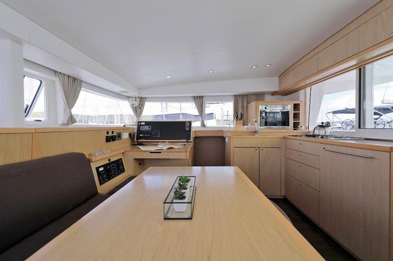 Book yachts online - catamaran - Lagoon 400 S2 - MAJA V - rent