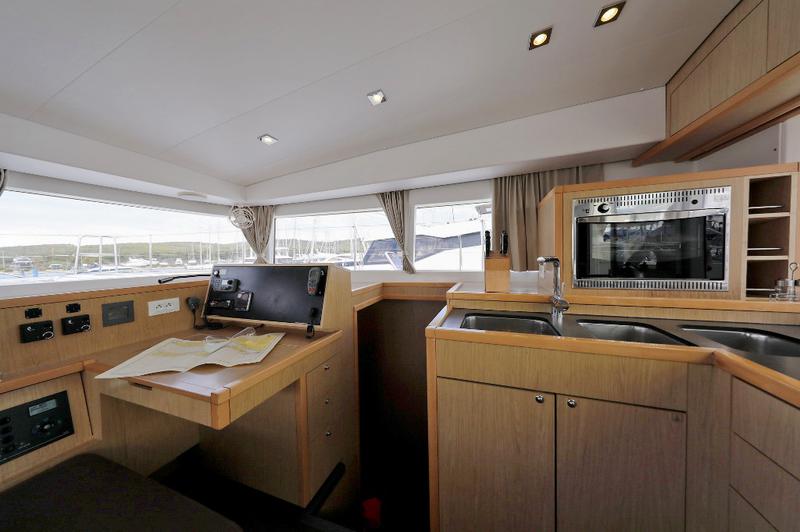Book yachts online - catamaran - Lagoon 400 S2 - MAJA V - rent