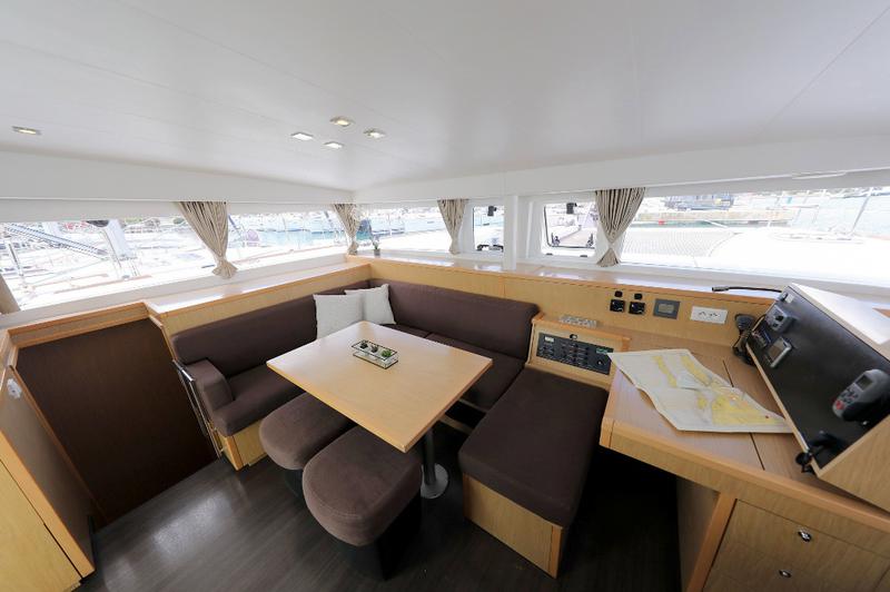 Book yachts online - catamaran - Lagoon 400 S2 - MAJA V - rent