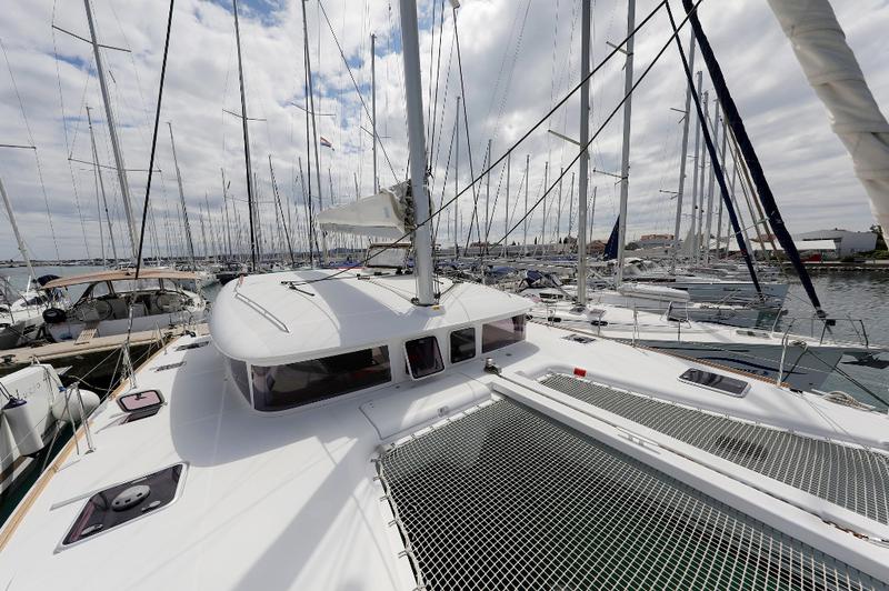 Book yachts online - catamaran - Lagoon 400 S2 - MAJA V - rent