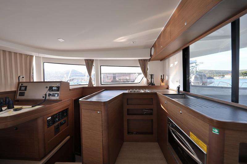 Book yachts online - catamaran - Lagoon 42 - EASY COURSE - rent