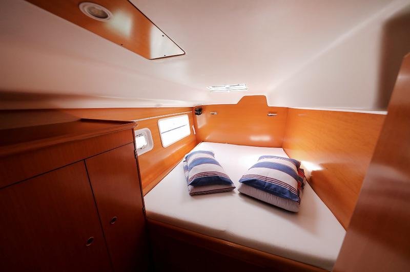 Book yachts online - catamaran - Lagoon 380 S2 - LOVE SONG - rent