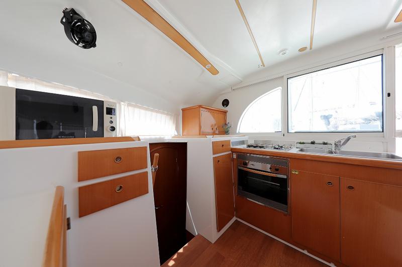 Book yachts online - catamaran - Lagoon 380 S2 - LOVE SONG - rent