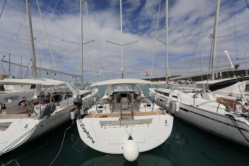 Book yachts online - sailboat - Oceanis 45-4 CABINS - ZEPHYRA - rent
