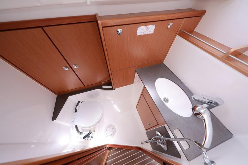 Book yachts online - sailboat - Bavaria Cruiser 37 - SUN COURSE - rent