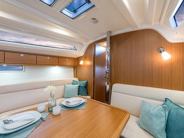 Book yachts online - sailboat - Bavaria Cruiser 37 - SUN COURSE - rent