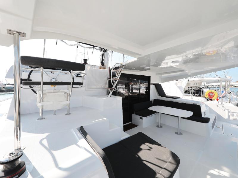Book yachts online - catamaran - Lagoon 42 - FANTASEA  - rent