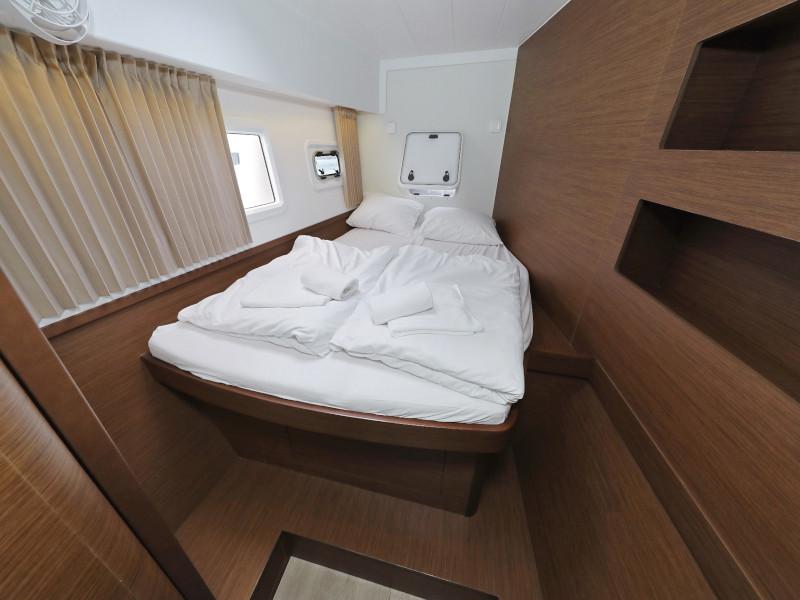 Book yachts online - catamaran - Lagoon 42 - FANTASEA  - rent