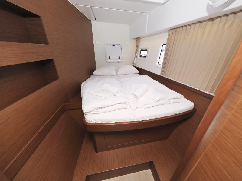 Book yachts online - catamaran - Lagoon 42 - FANTASEA  - rent