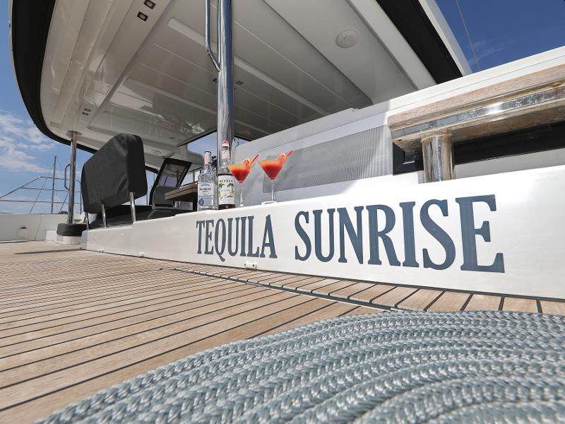 Book yachts online - catamaran - Lagoon 52 - SEA DWELLER (ex.TEQUILA SUNRISE) AC Generator Watermaker - rent