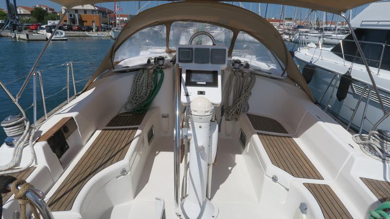 Book yachts online - sailboat - Oceanis 423 - Viva - rent
