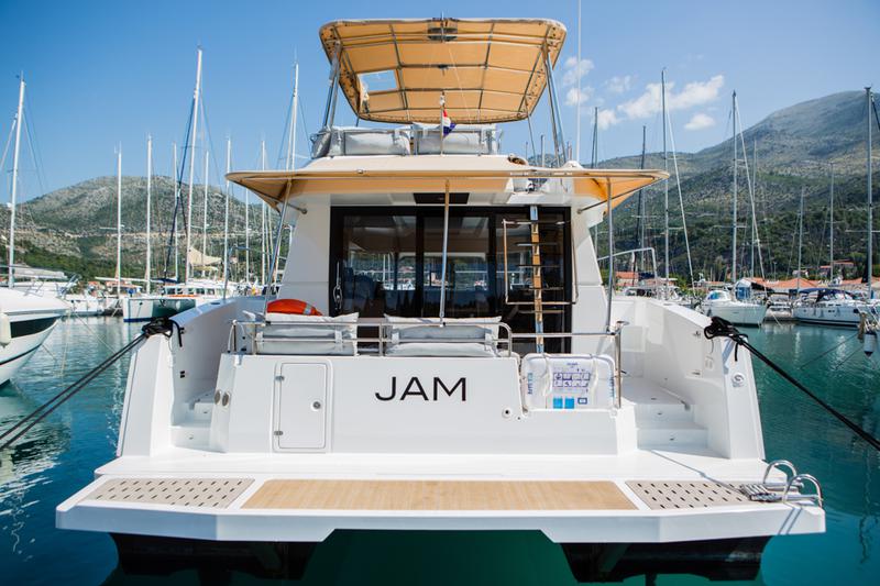 Book yachts online - powercatamaran - Fountaine Pajot MY 37[G] - Jam - rent
