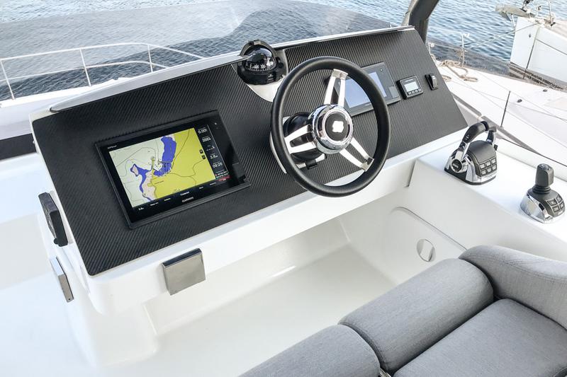 Book yachts online - powercatamaran - Fountaine Pajot MY 44 - Fusion - rent