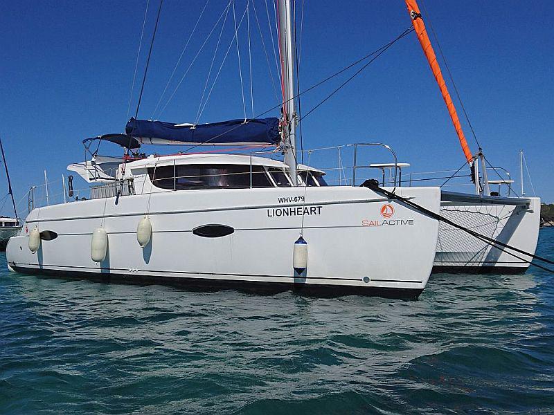 Book yachts online - catamaran - Lipari 41 - Lionheart - rent