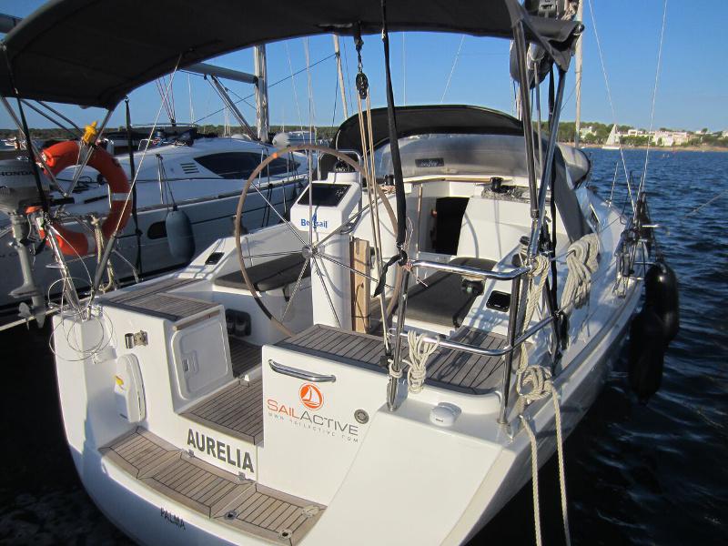 Book yachts online - sailboat - Hanse 325 - Aurelia - rent