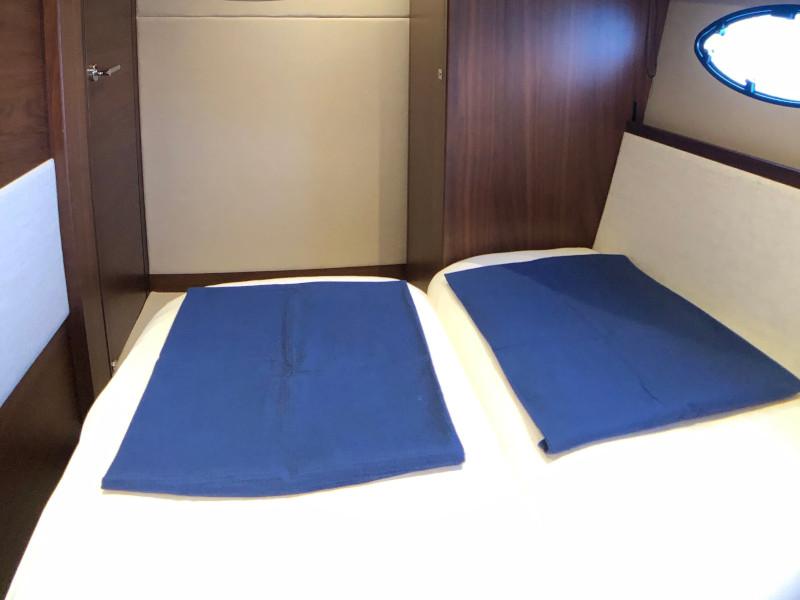 Book yachts online - motorboat - Princess 52 Fly - Miracle - rent