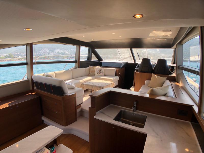 Book yachts online - motorboat - Princess 52 Fly - Miracle - rent