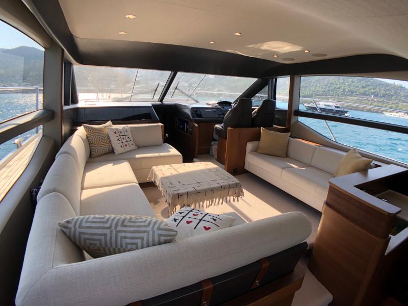Book yachts online - motorboat - Princess 52 Fly - Miracle - rent