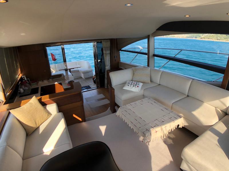 Book yachts online - motorboat - Princess 52 Fly - Miracle - rent