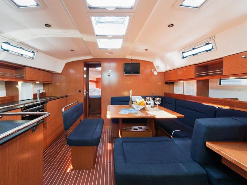 Book yachts online - sailboat - Bavaria Cruiser 45 - EC- 45B-10-MA - rent