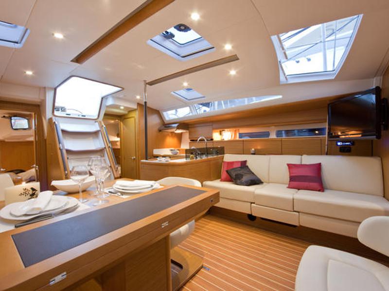 Book yachts online - sailboat - Jeanneau 53 - EC- J53-10-G - rent