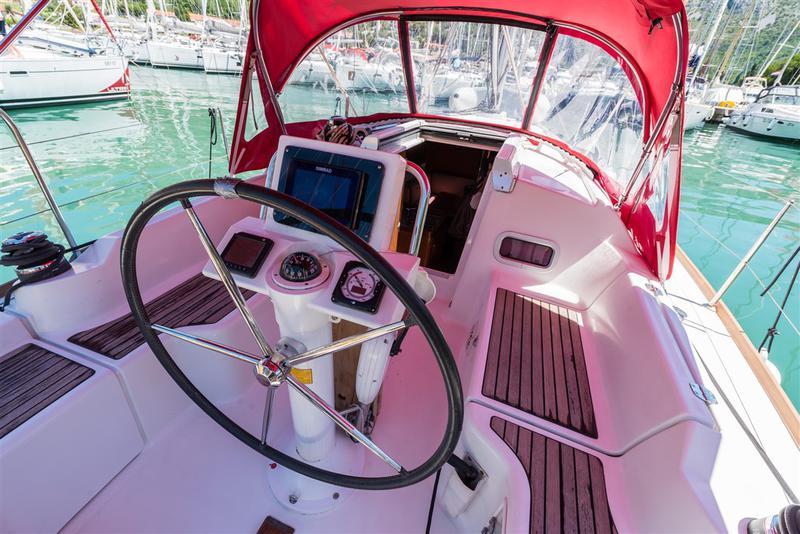 Book yachts online - sailboat - Oceanis 31 - BUDDY - rent