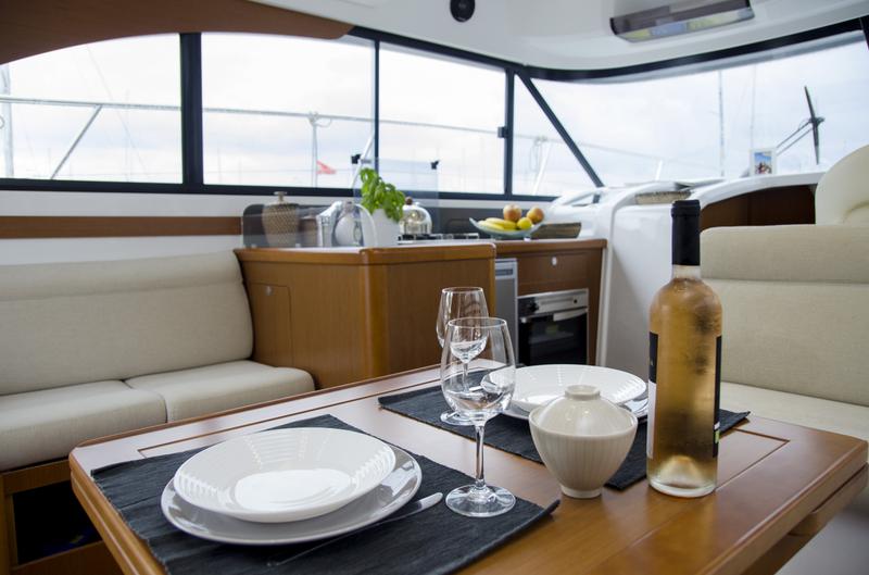 Book yachts online - motorboat - Antares 42 (2014) - ROKO V - rent