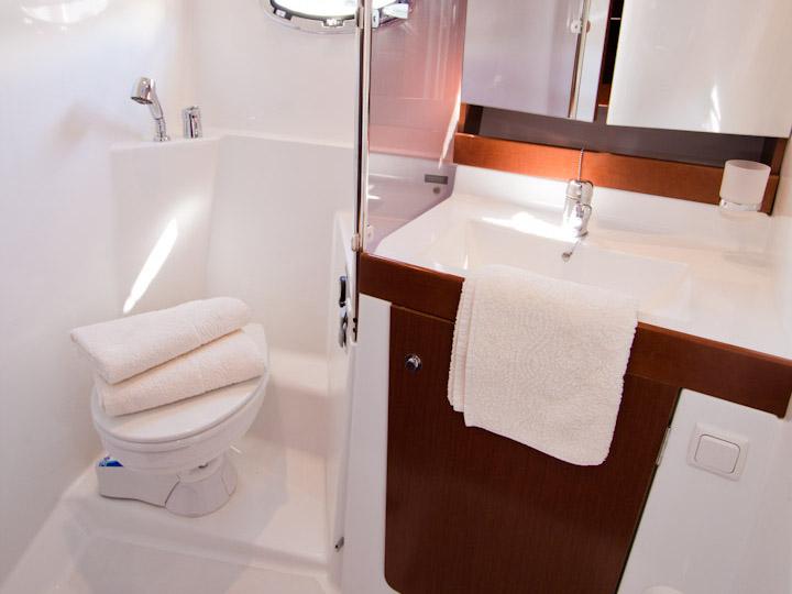 Book yachts online - motorboat - Antares 36 (2011) - GALEB - rent