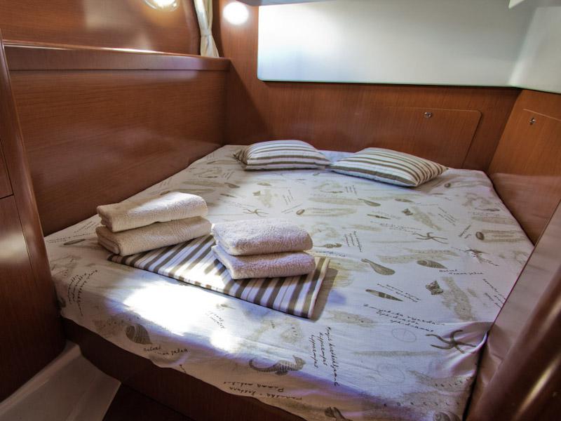 Book yachts online - motorboat - Antares 36 (2011) - GALEB - rent