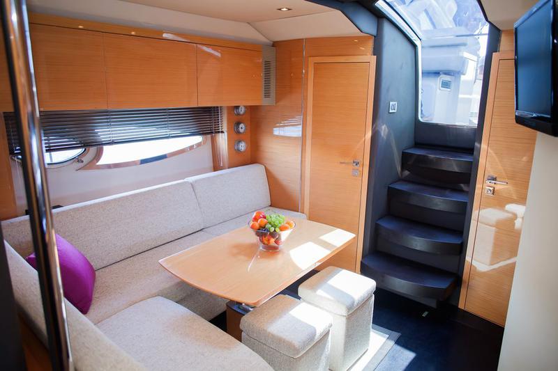 Book yachts online - motorboat - Azimut Atlantis 54 - Moonraker - rent