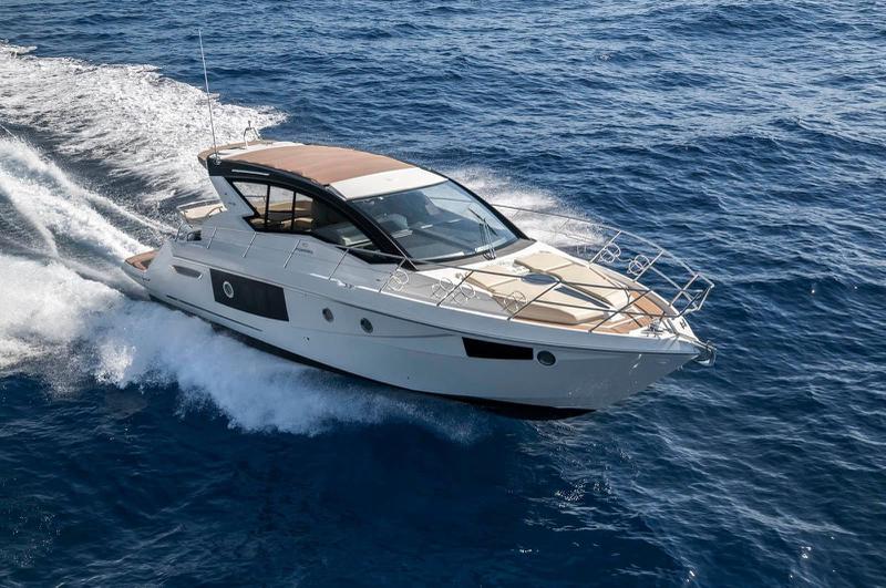 Book yachts online - motorboat - Cranchi M44 HT - Fellow II - rent