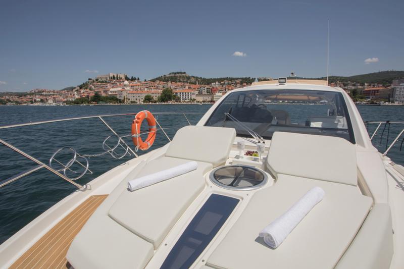 Book yachts online - motorboat - Cranchi M44 HT - Fellow II - rent