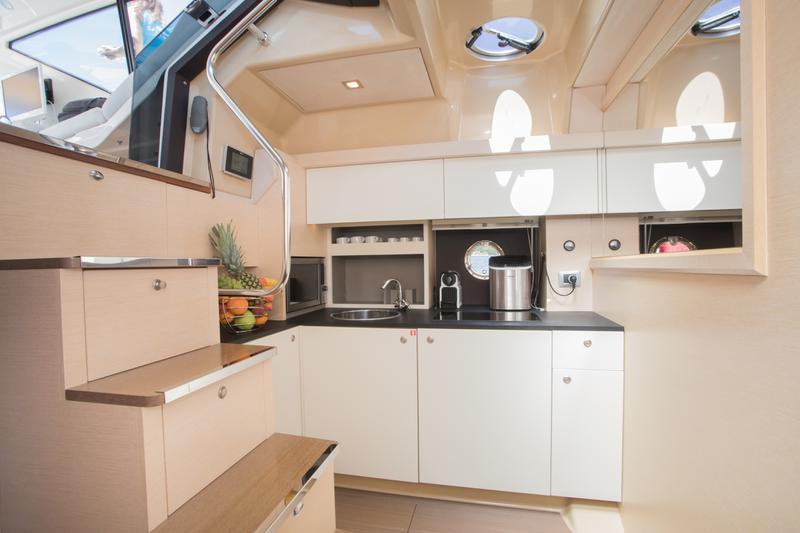 Book yachts online - motorboat - Cranchi M44 HT - Fellow II - rent