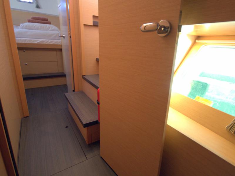 Book yachts online - catamaran - Lagoon 39 - White Cat - rent