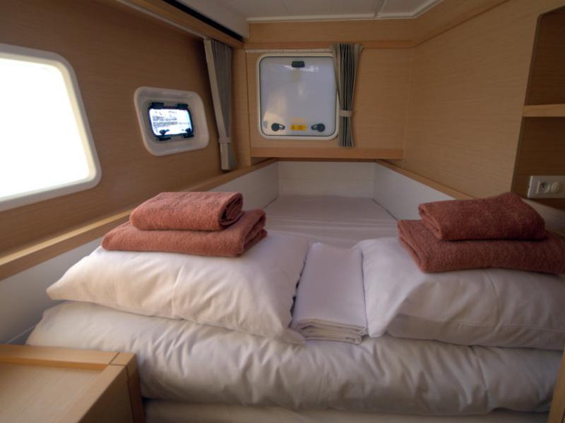 Book yachts online - catamaran - Lagoon 39 - White Cat - rent