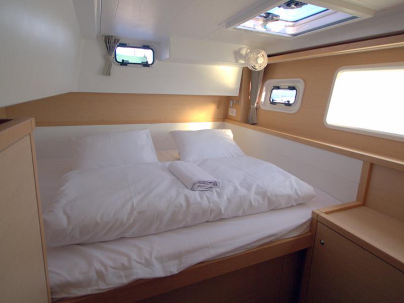 Book yachts online - catamaran - Lagoon 39 - White Cat - rent