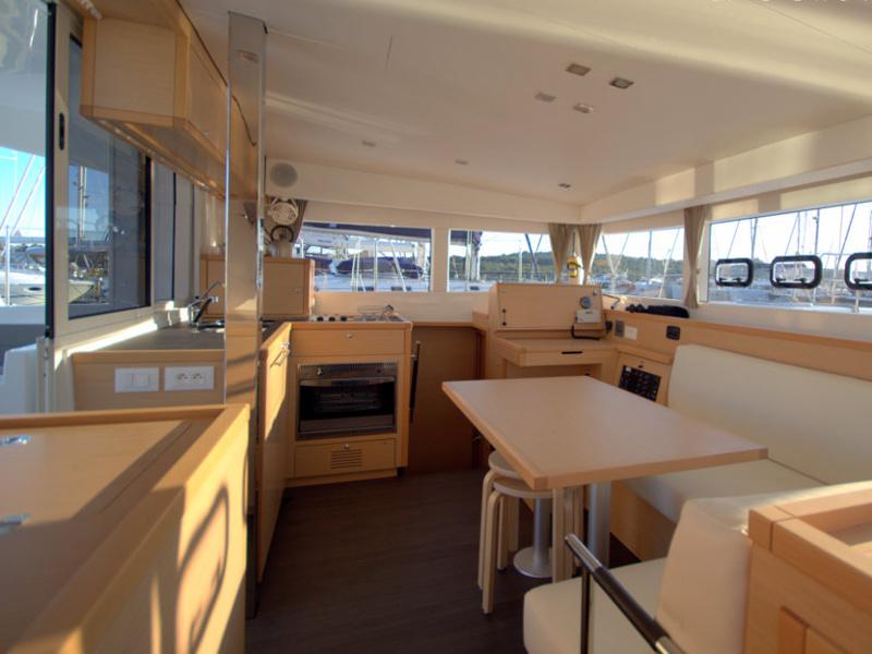 Book yachts online - catamaran - Lagoon 39 - White Cat - rent