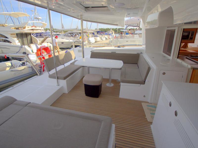 Book yachts online - catamaran - Lagoon 450F - Mon Diamant - rent