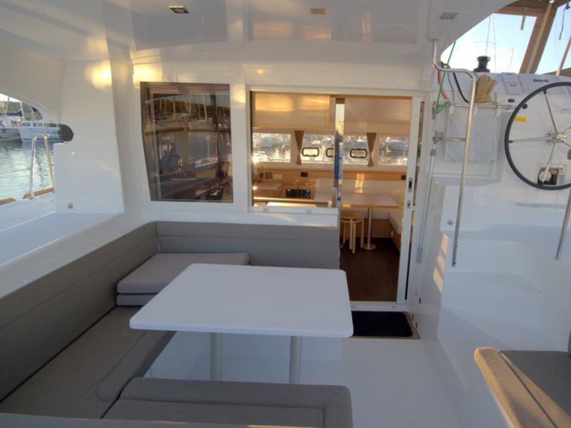 Book yachts online - catamaran - Lagoon 39 - Black Cat - rent