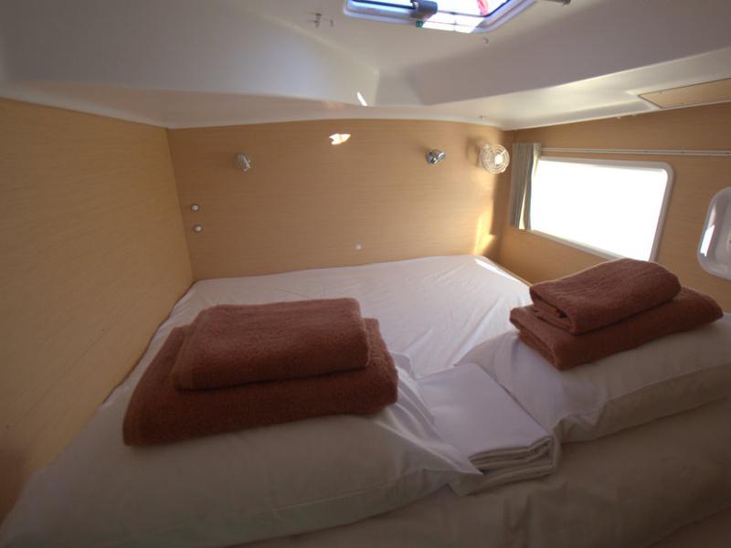 Book yachts online - catamaran - Lagoon 380 - Catharsis - rent
