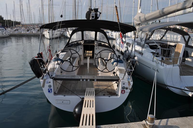 Book yachts online - sailboat - Salona 38 - Rehab - rent