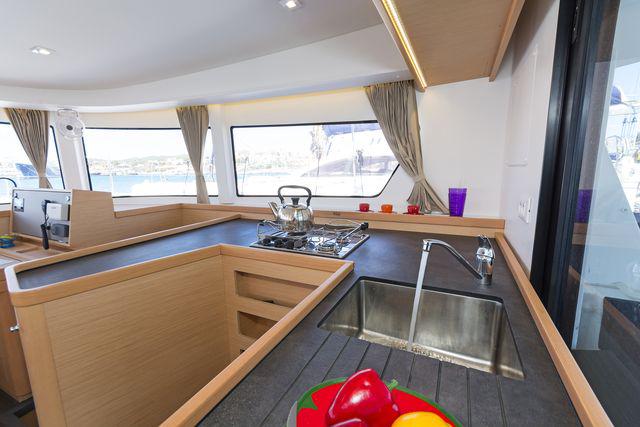 Book yachts online - catamaran - Lagoon 42 A/C &amp; GEN - MOJITO - rent