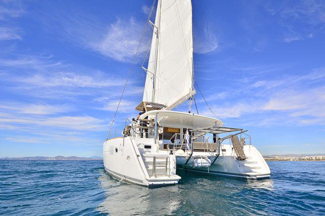 Book yachts online - catamaran - Lagoon 400S2 - FOOTPRINTS - rent