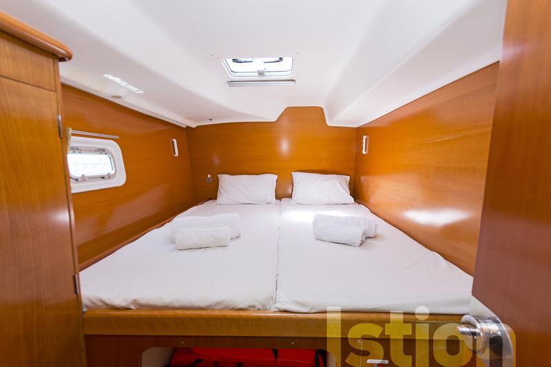 Book yachts online - catamaran - Lagoon 380 - Istion - rent