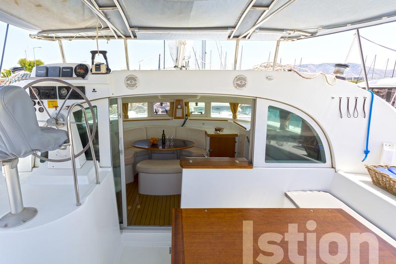 Book yachts online - catamaran - Lagoon 380 - Istion - rent